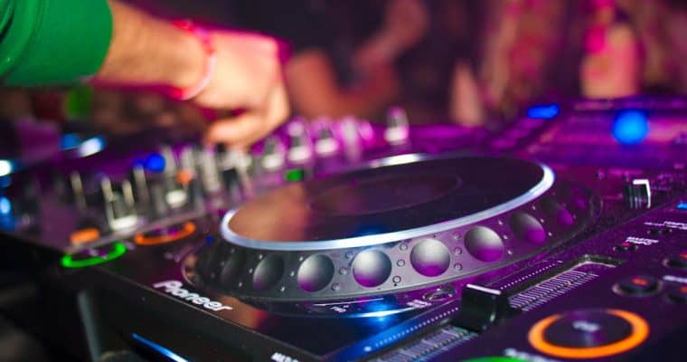 Las mejores mesas de mezclas para DJ de 2024