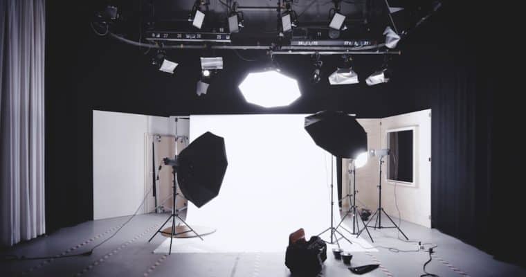 Del guion a la pantalla: el proceso creativo en una productora audiovisual